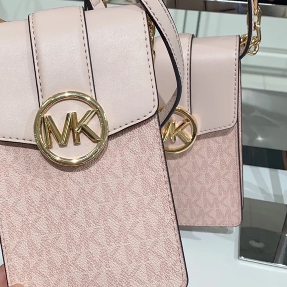 Michael Kors Logo Phone Crossbody Retails $348 NWT - Picture 1 of 11